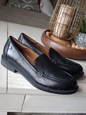 Easy Spirit Black Leather Slip-On Penny Loafers